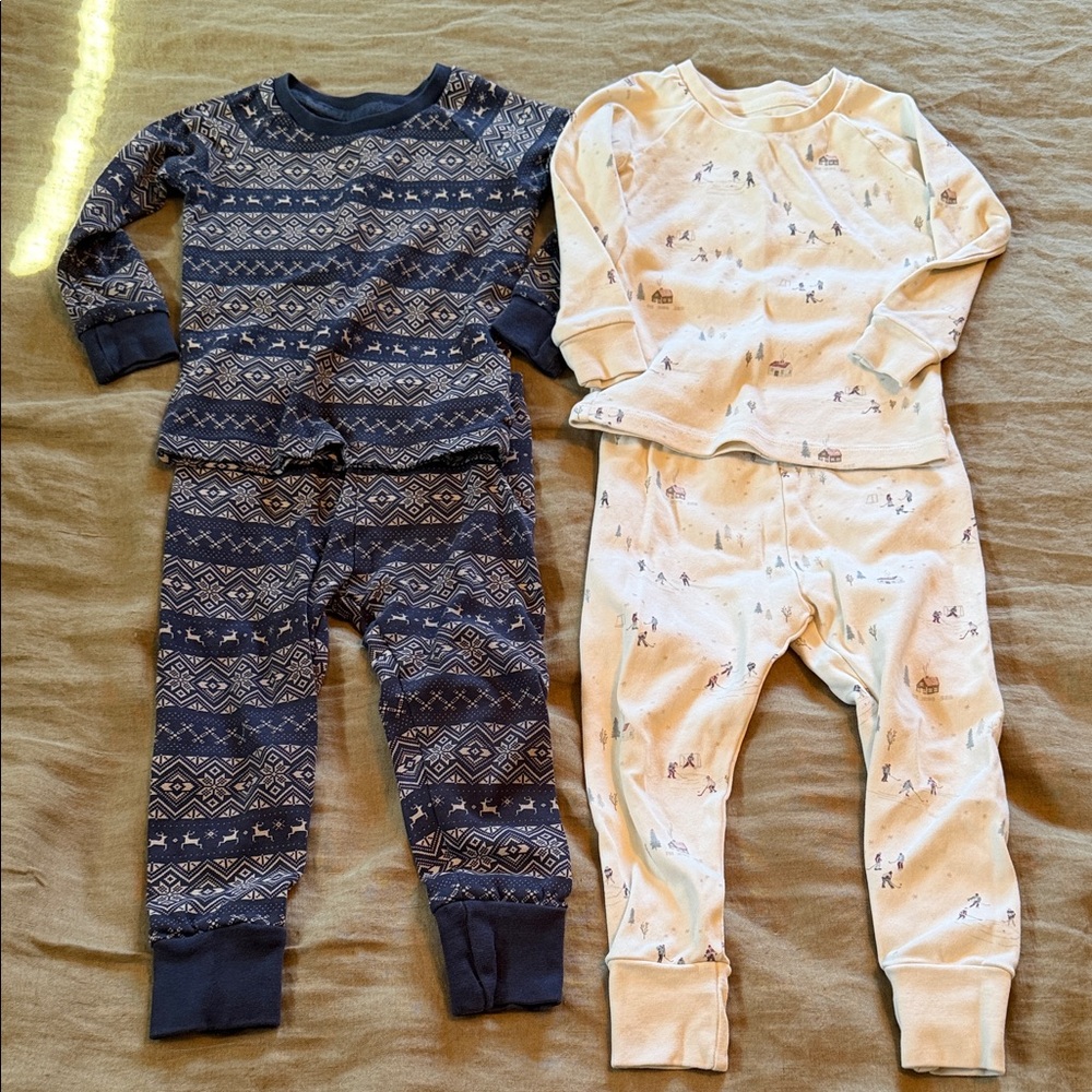 Colored Organics Sz 2T Pajamas (2 sets)